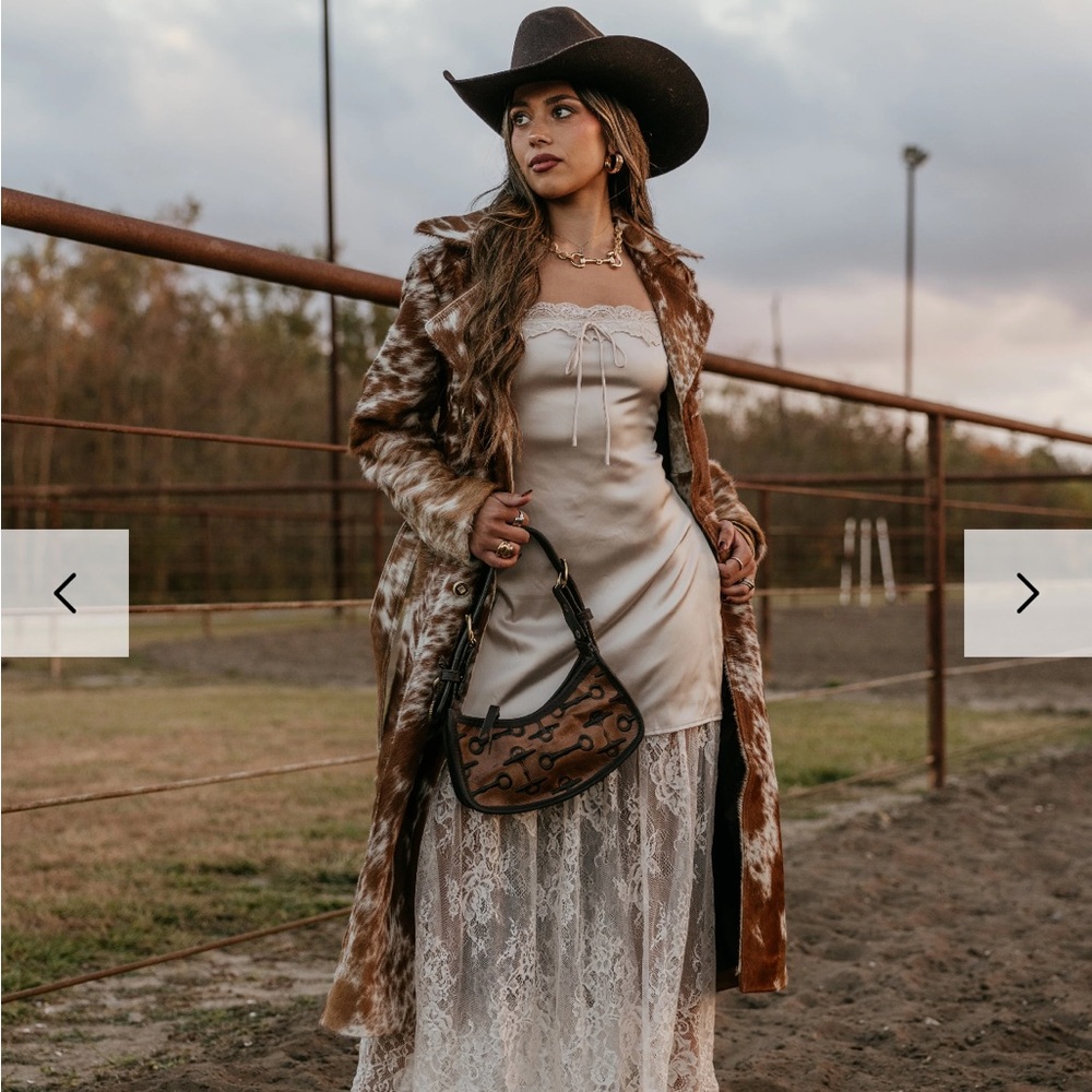 Women's Cowhide Leather Trench-coat - Picture 2 of 5